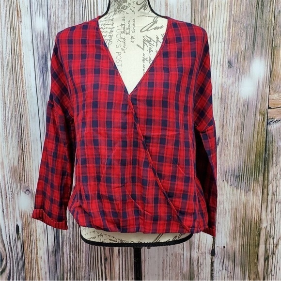 Chic Red and Black Wrap Blouse with Long Sleeves - Picture 1 of 4